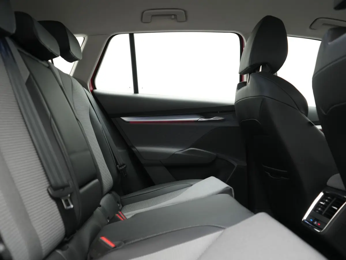 50 Comfort 55 kWh Dealer O.H INCL BTW | Adaptive Cruise | Camera | Crystal LED | Apple Carplay | Sportstoelen Verwarmd | BLIS | Virtual | Navigatie | DAB | 19"L.M |
