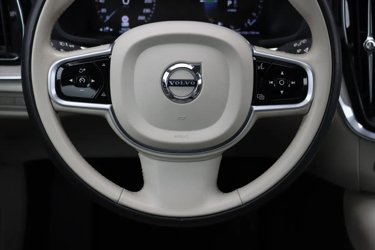 2.0 T8 Twin Engine AWD Inscription | Bowers&Wilkins | Massage | Trekhaak | Memory | HUD | ACC | Stoelventilatie | Verwarmd Stuurwiel | Nappa Leder | IntelliSafe PRO |