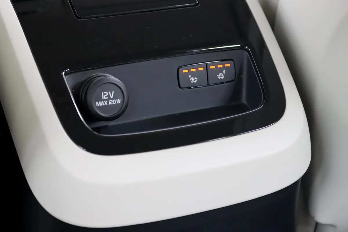 2.0 T8 Twin Engine AWD Inscription | Bowers&Wilkins | Massage | Trekhaak | Memory | HUD | ACC | Stoelventilatie | Verwarmd Stuurwiel | Nappa Leder | IntelliSafe PRO |