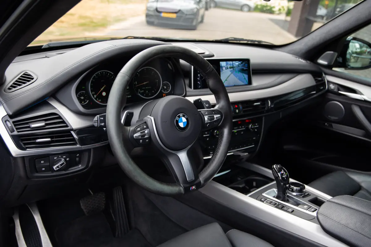 M50d , Pano, Bang&Olufsen, HUD, 360-camera, Vol!