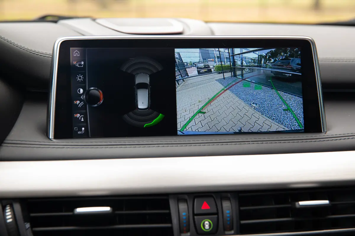 M50d , Pano, Bang&Olufsen, HUD, 360-camera, Vol!