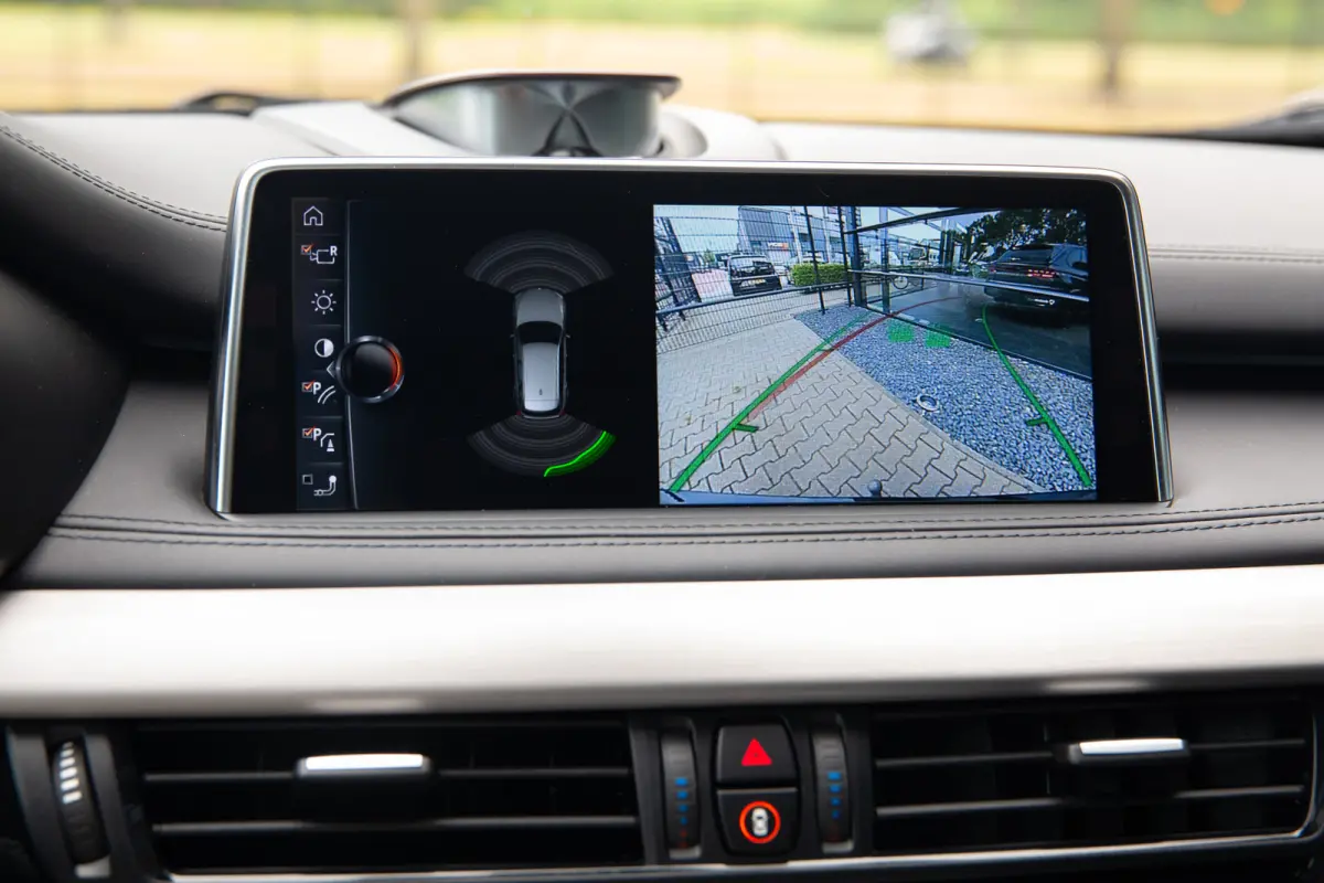 M50d , Pano, Bang&Olufsen, HUD, 360-camera, Vol!