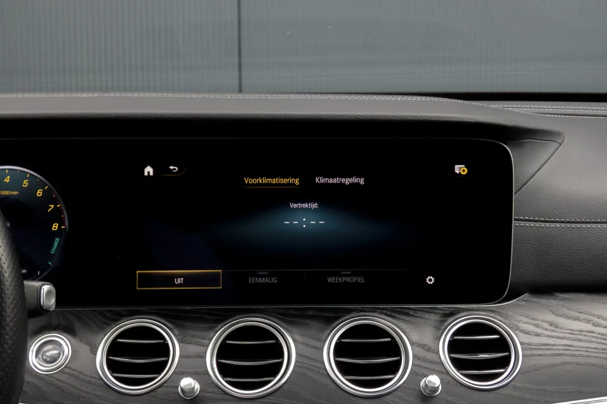 300 e AMG Line | Panoramadak | Afn. trekhaak | Burmester | LED | Stoelverwarming