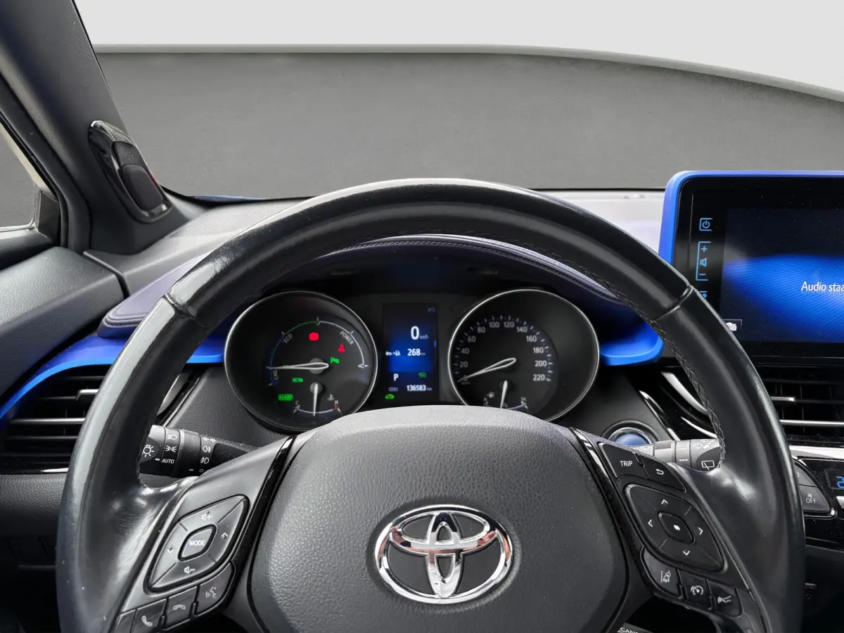 1.8 Hybrid Bi-Tone Plus | Leder | Camera | Afneembare trekhaak | LED | BLIS