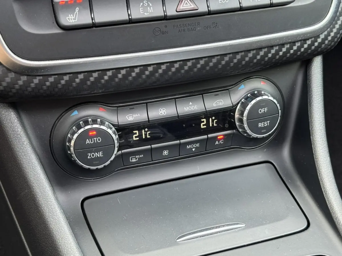 180 Prestige AMG | Pano | Xenon | Stoelverwarming
