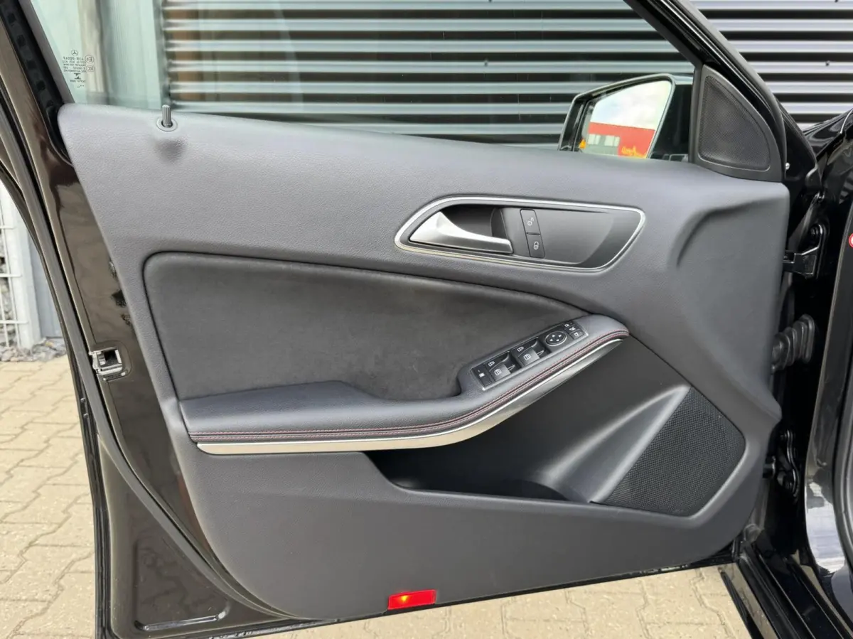 180 Prestige AMG | Pano | Xenon | Stoelverwarming