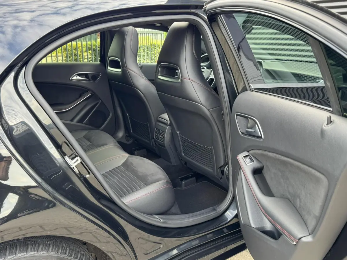 180 Prestige AMG | Pano | Xenon | Stoelverwarming