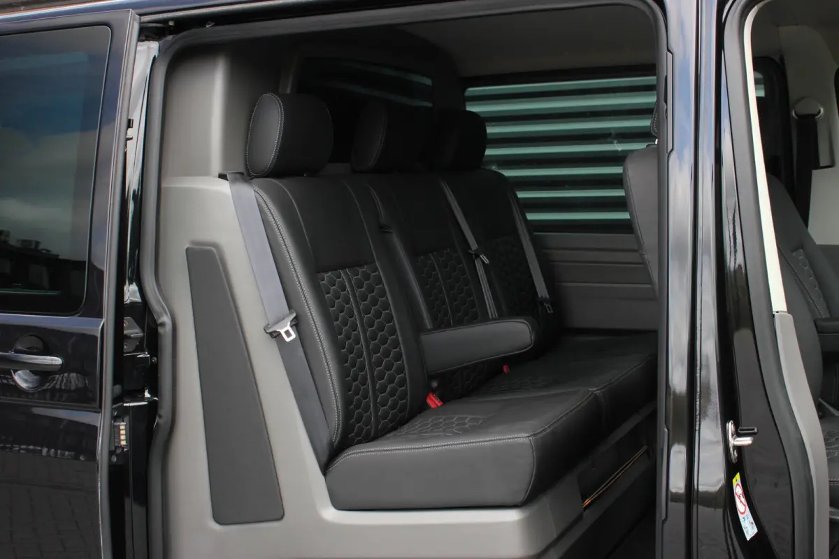 2.0 TDI L2H1 204PK BULLI DC DUBBEL CABINE / JB-EDITION / FULL OPTIONS / LEDER BEKLEDING / FULL BLACK /APPLE