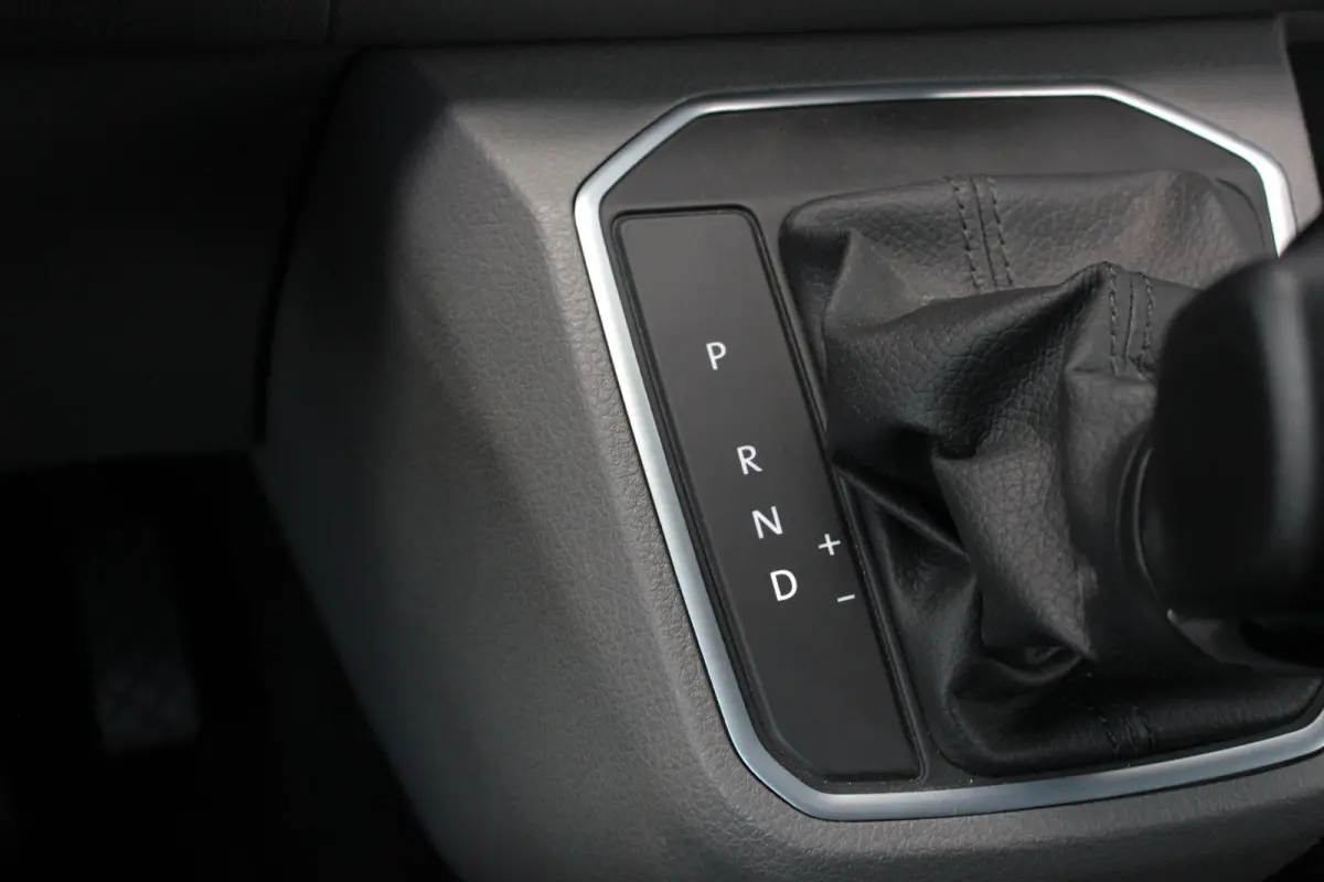2.0 TDI L2H1 204PK BULLI DC DUBBEL CABINE / JB-EDITION / FULL OPTIONS / LEDER BEKLEDING / FULL BLACK /APPLE