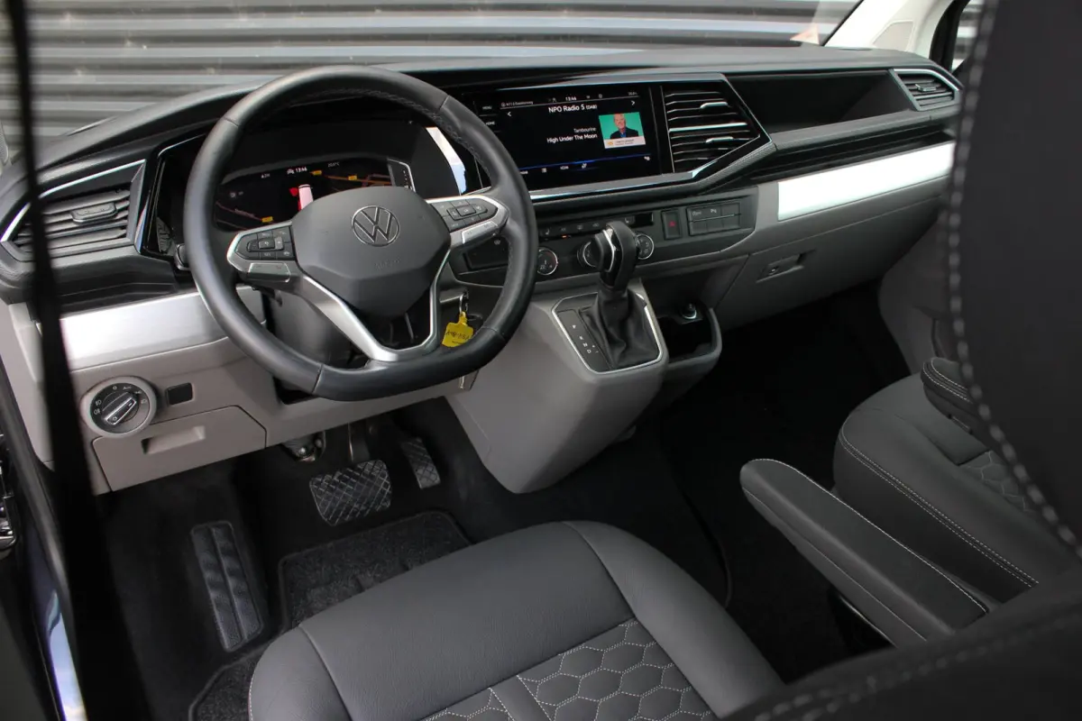 2.0 TDI L2H1 204PK BULLI DC DUBBEL CABINE / JB-EDITION / FULL OPTIONS / LEDER BEKLEDING / FULL BLACK /APPLE