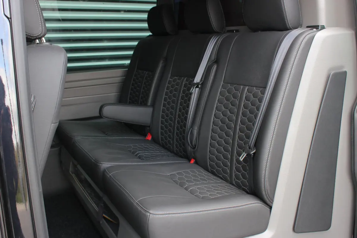 2.0 TDI L2H1 204PK BULLI DC DUBBEL CABINE / JB-EDITION / FULL OPTIONS / LEDER BEKLEDING / FULL BLACK /APPLE