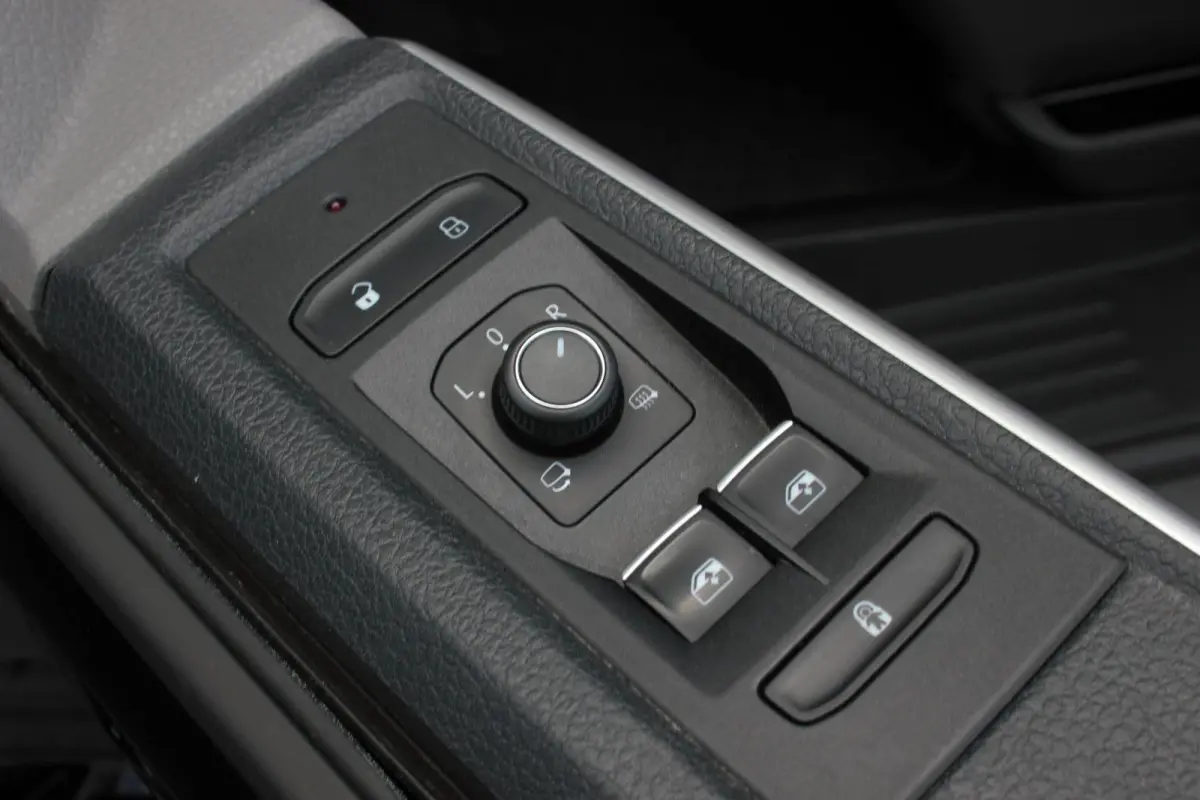 2.0 TDI L2H1 204PK BULLI DC DUBBEL CABINE / JB-EDITION / FULL OPTIONS / LEDER BEKLEDING / FULL BLACK /APPLE