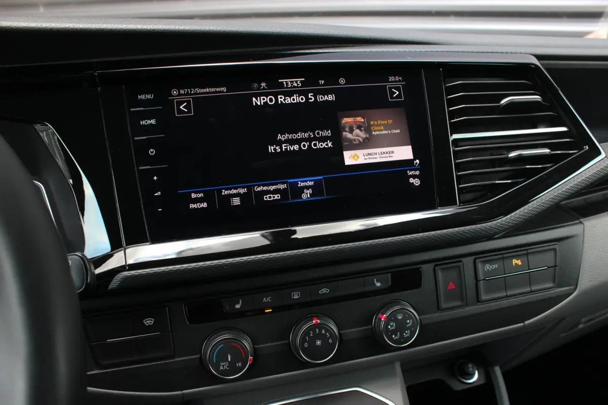 2.0 TDI L2H1 204PK BULLI DC DUBBEL CABINE / JB-EDITION / FULL OPTIONS / LEDER BEKLEDING / FULL BLACK /APPLE