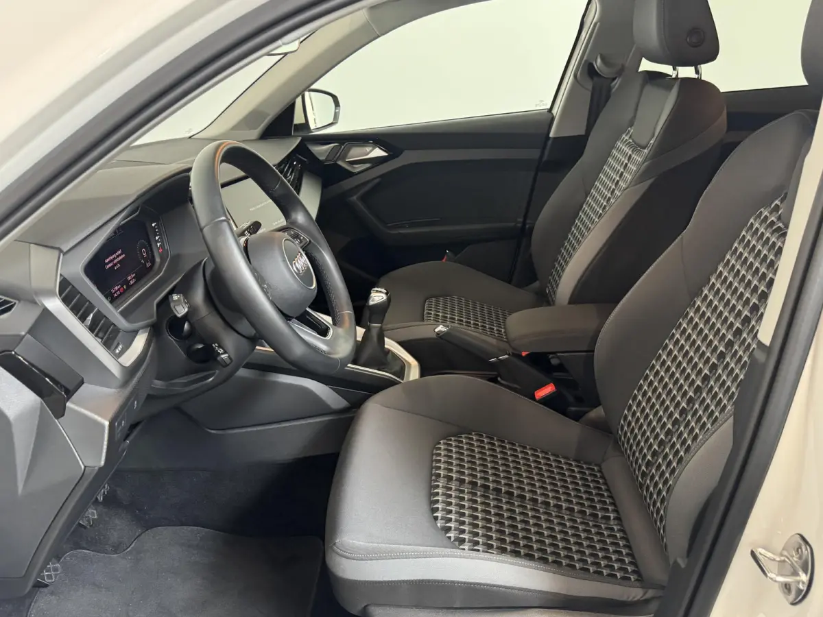 30 TFSI 110pk Pro Line Navigatie MMi plus Airco Cruise control Instap verlichting Sportstoelen Lichtmetalen velgen