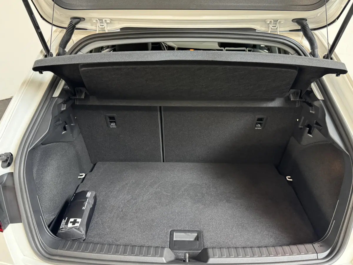 30 TFSI 110pk Pro Line Navigatie MMi plus Airco Cruise control Instap verlichting Sportstoelen Lichtmetalen velgen