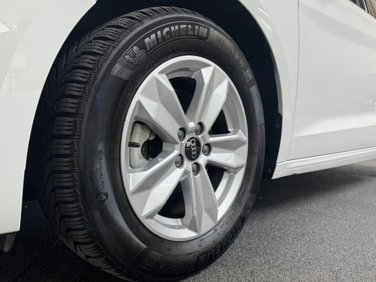 30 TFSI 110pk Pro Line Navigatie MMi plus Airco Cruise control Instap verlichting Sportstoelen Lichtmetalen velgen