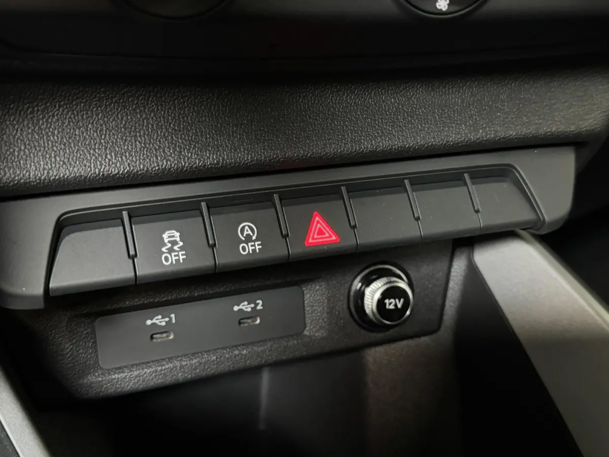 30 TFSI 110pk Pro Line Navigatie MMi plus Airco Cruise control Instap verlichting Sportstoelen Lichtmetalen velgen