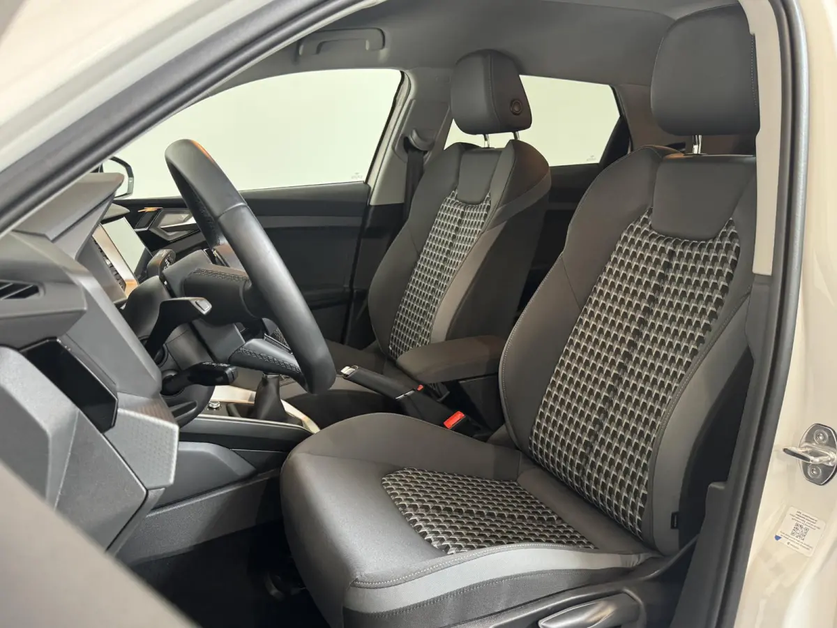 30 TFSI 110pk Pro Line Navigatie MMi plus Airco Cruise control Instap verlichting Sportstoelen Lichtmetalen velgen