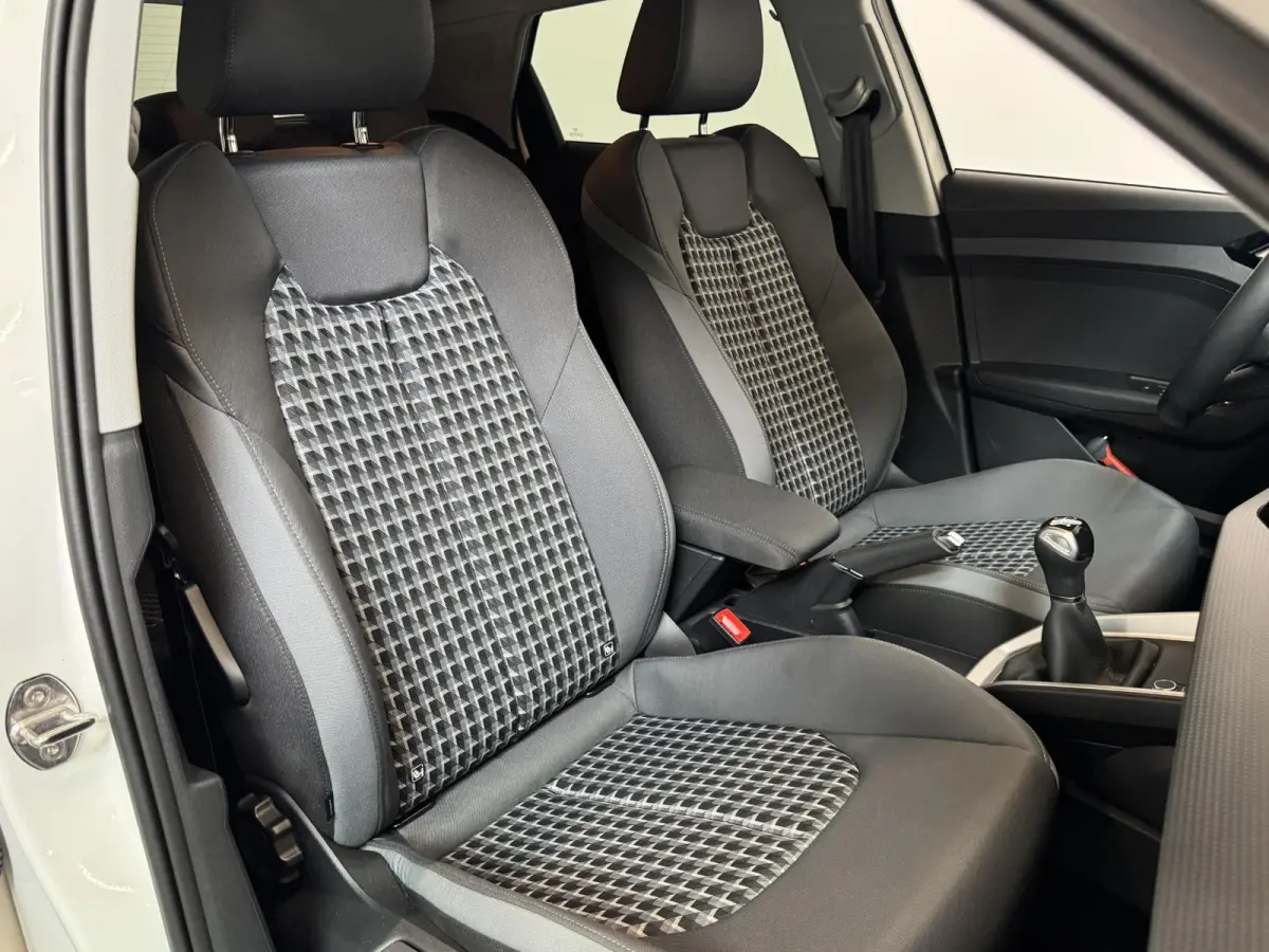 30 TFSI 110pk Pro Line Navigatie MMi plus Airco Cruise control Instap verlichting Sportstoelen Lichtmetalen velgen