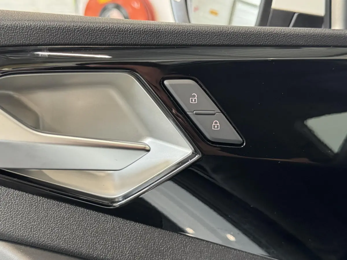 30 TFSI 110pk Pro Line Navigatie MMi plus Airco Cruise control Instap verlichting Sportstoelen Lichtmetalen velgen