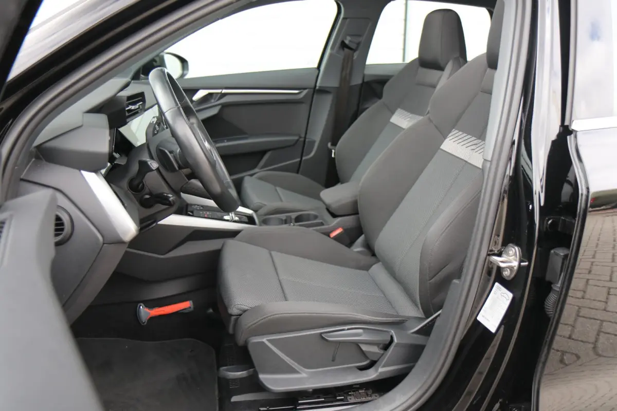 30 TFSI 110pk S-tronic Business edition | Panoramadak | Apple Carplay/Android Auto | Cruise Control