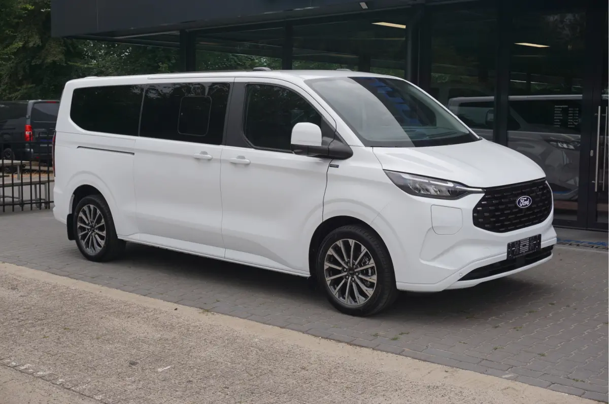 Tourneo 340L 2.5 PHEV 233PK Titanium X PRIJS INCL. BPM Leder, 19" LM, B&O, Pano, Elec. Schuifdeur, Trekhaak!! NR. TR19