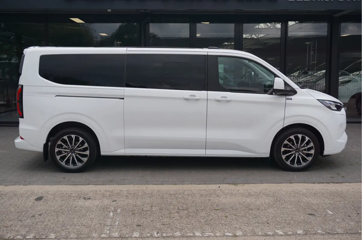 Tourneo 340L 2.5 PHEV 233PK Titanium X PRIJS INCL. BPM Leder, 19" LM, B&O, Pano, Elec. Schuifdeur, Trekhaak!! NR. TR19