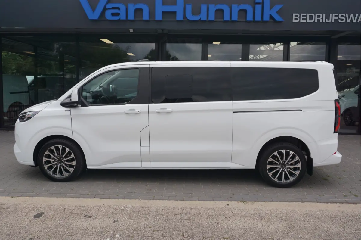 Tourneo 340L 2.5 PHEV 233PK Titanium X PRIJS INCL. BPM Leder, 19" LM, B&O, Pano, Elec. Schuifdeur, Trekhaak!! NR. TR19