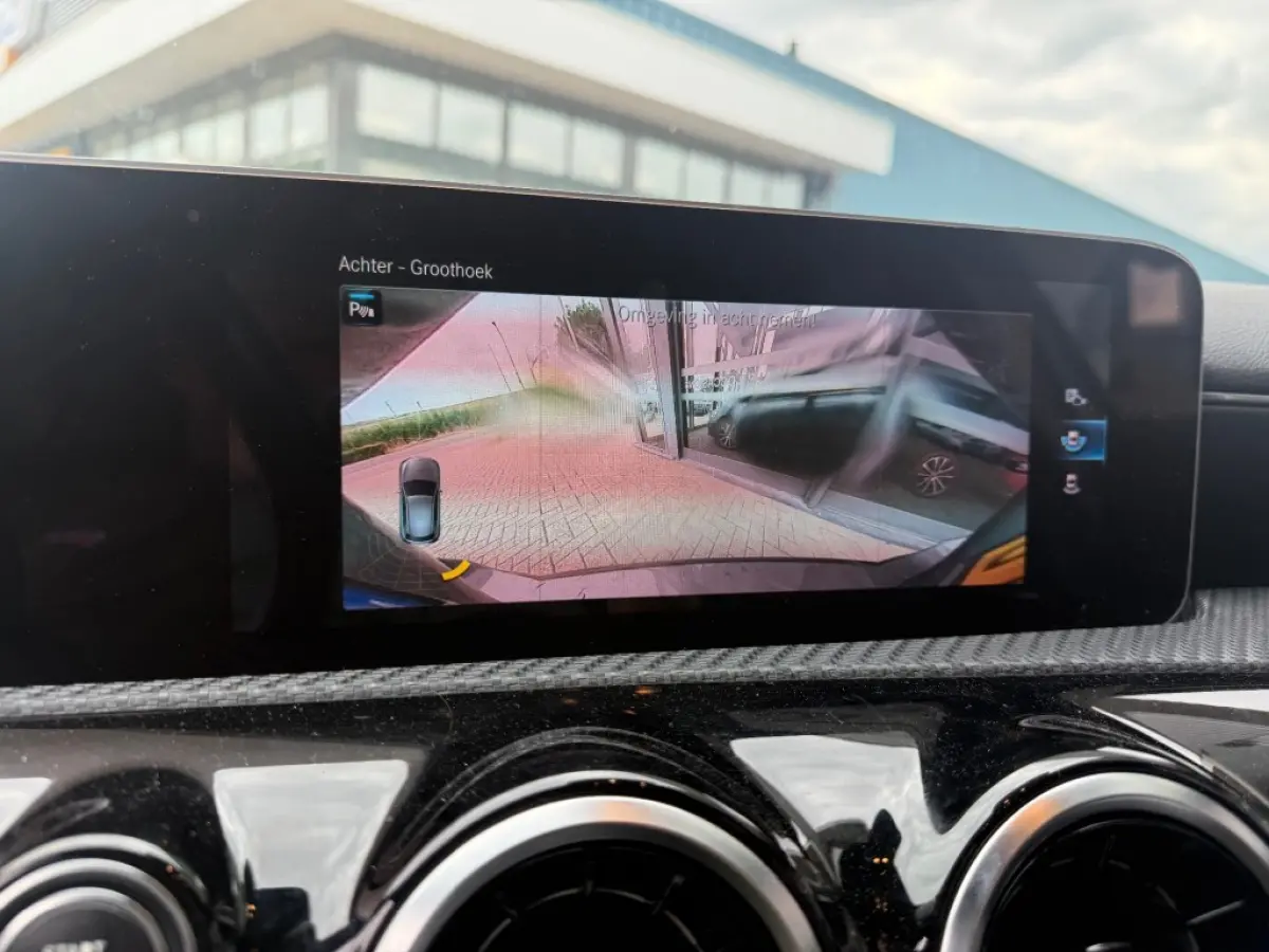 180 BUSINESS SPORT AIRCO NAVI PDC-CAMERA