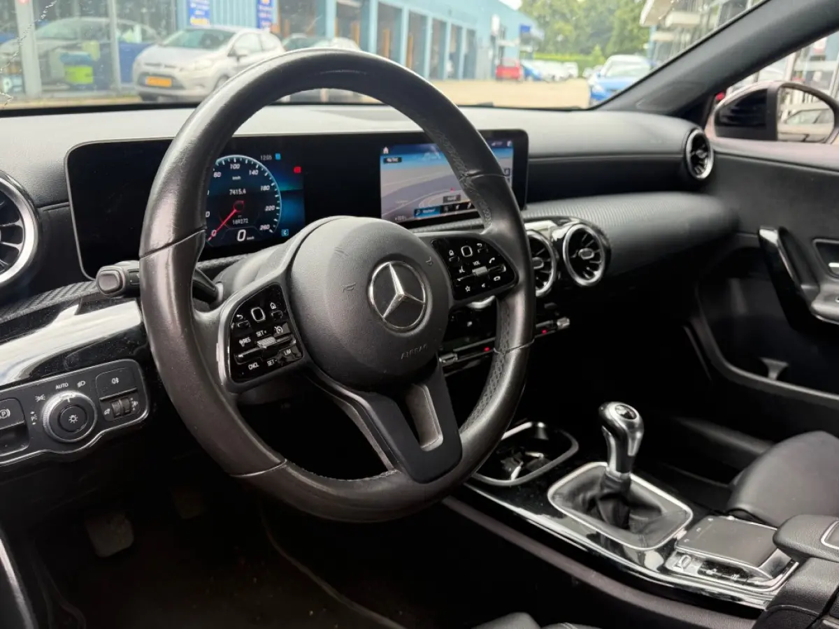 180 BUSINESS SPORT AIRCO NAVI PDC-CAMERA