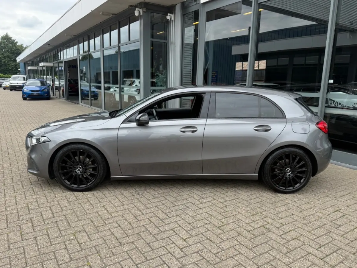 180 BUSINESS SPORT AIRCO NAVI PDC-CAMERA