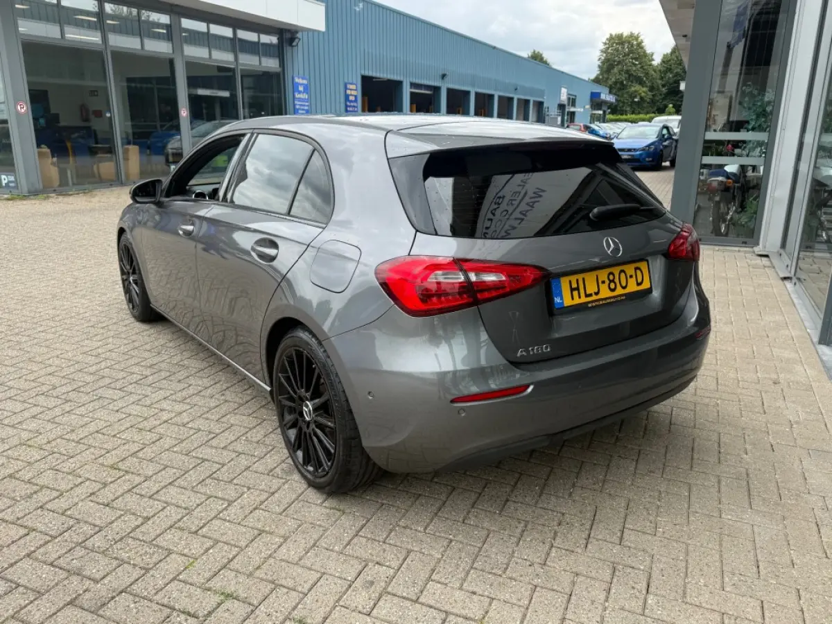 180 BUSINESS SPORT AIRCO NAVI PDC-CAMERA