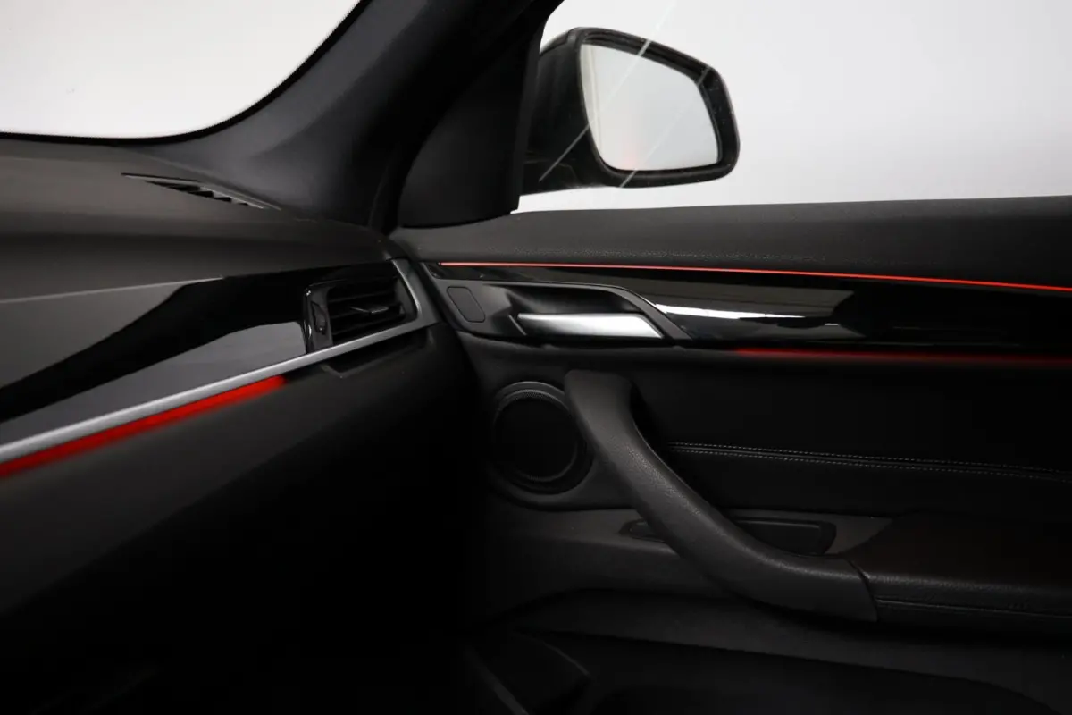 SDrive20i High Executive | head-up display | leder sport | achteruitrijcamera | led verlichting | navigatie prof. | NL auto