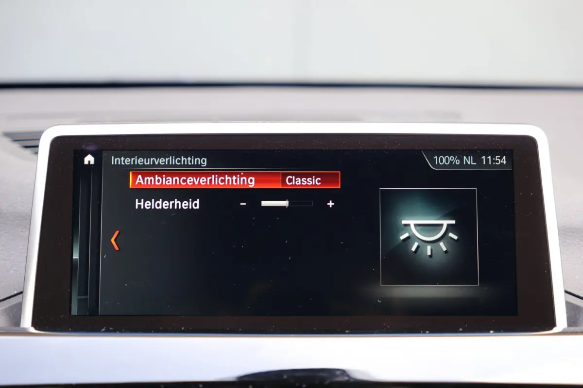 SDrive20i High Executive | head-up display | leder sport | achteruitrijcamera | led verlichting | navigatie prof. | NL auto