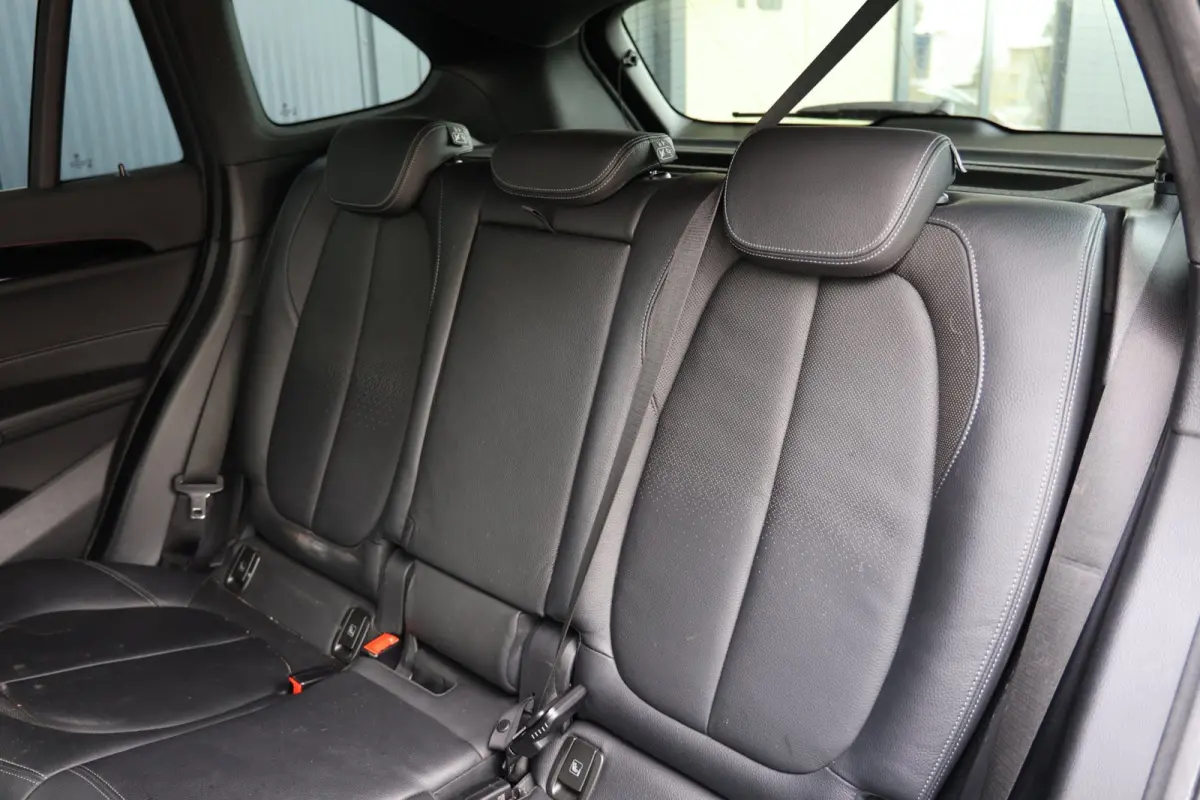 SDrive20i High Executive | head-up display | leder sport | achteruitrijcamera | led verlichting | navigatie prof. | NL auto