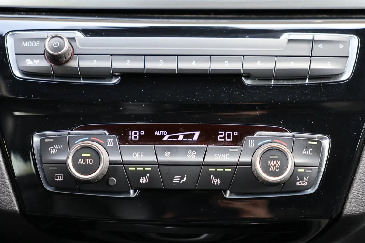 SDrive20i High Executive | head-up display | leder sport | achteruitrijcamera | led verlichting | navigatie prof. | NL auto