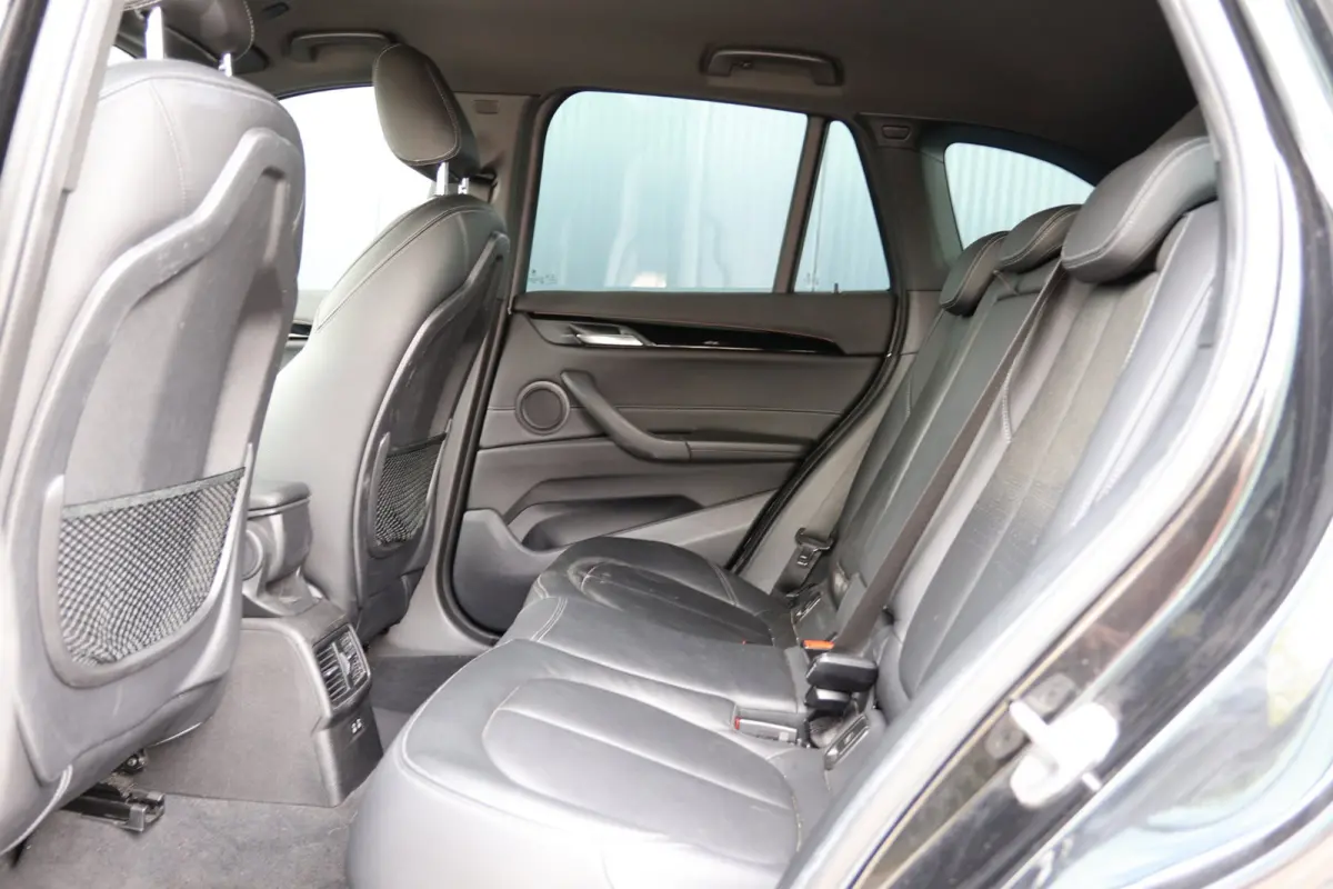 SDrive20i High Executive | head-up display | leder sport | achteruitrijcamera | led verlichting | navigatie prof. | NL auto