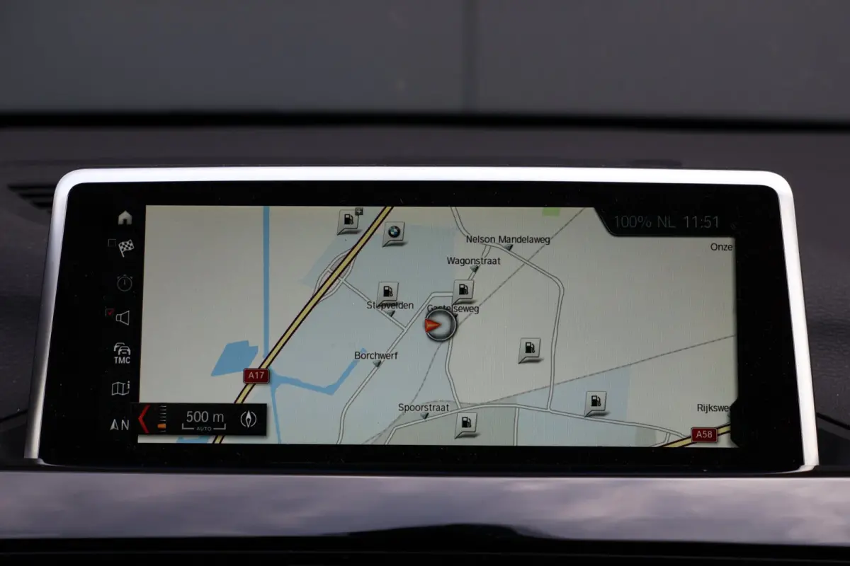 SDrive20i High Executive | head-up display | leder sport | achteruitrijcamera | led verlichting | navigatie prof. | NL auto