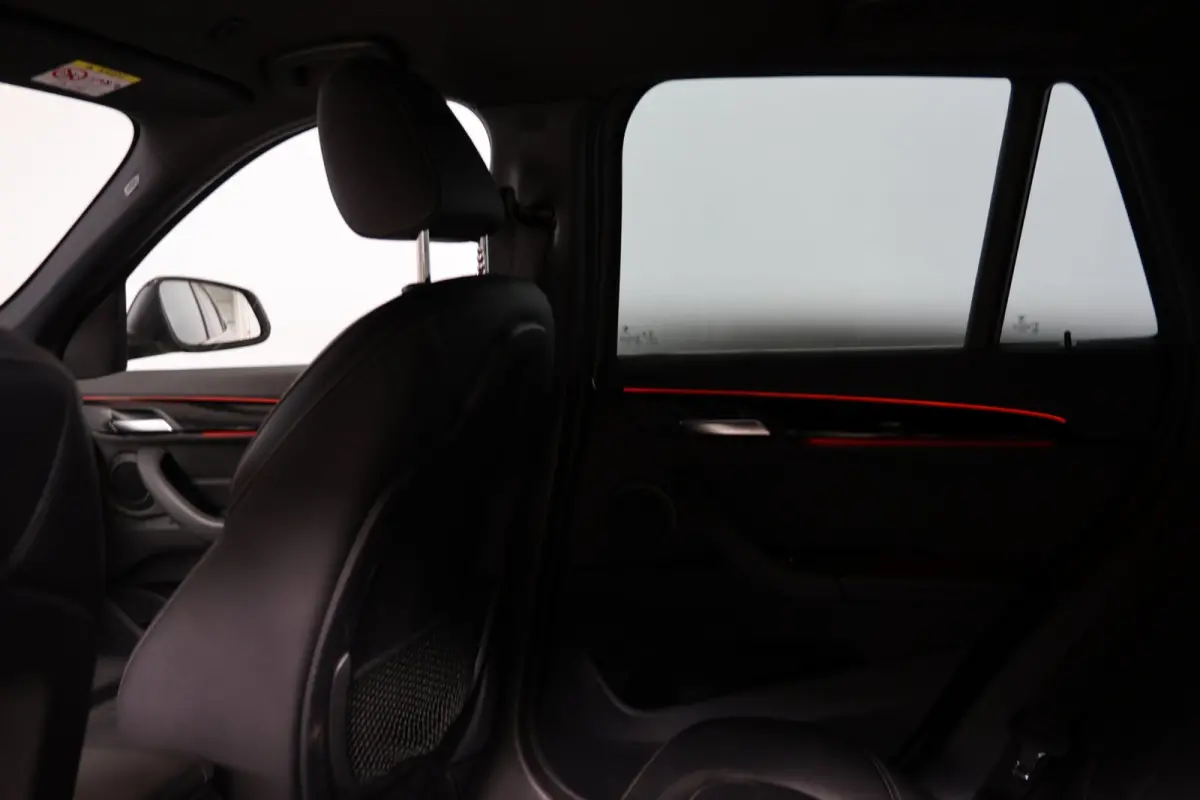 SDrive20i High Executive | head-up display | leder sport | achteruitrijcamera | led verlichting | navigatie prof. | NL auto