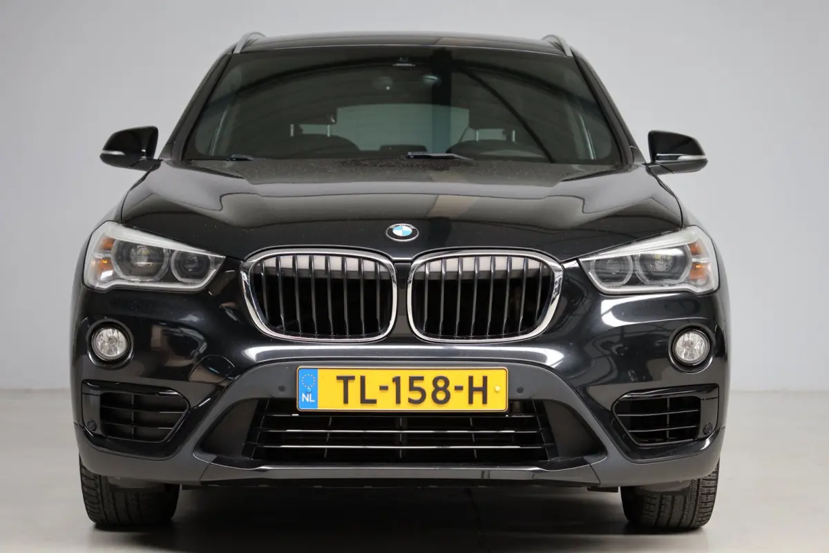 SDrive20i High Executive | head-up display | leder sport | achteruitrijcamera | led verlichting | navigatie prof. | NL auto