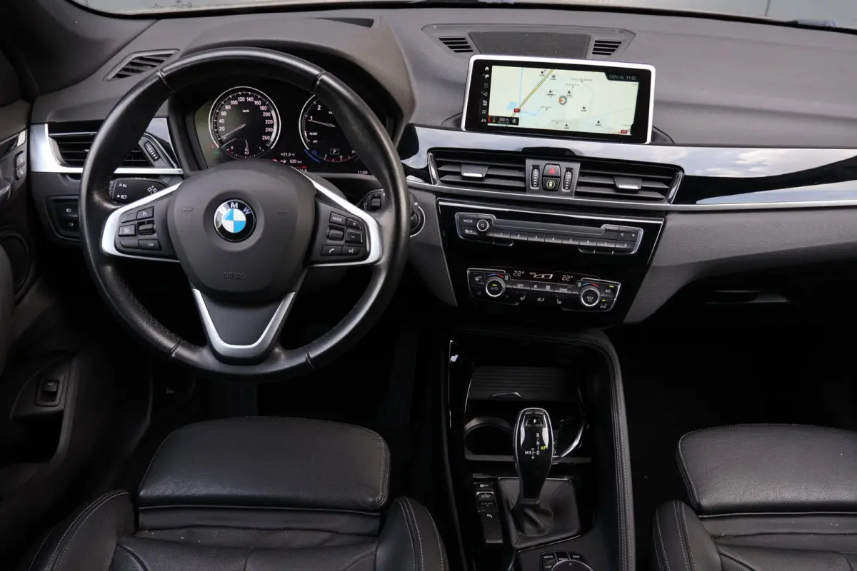 SDrive20i High Executive | head-up display | leder sport | achteruitrijcamera | led verlichting | navigatie prof. | NL auto