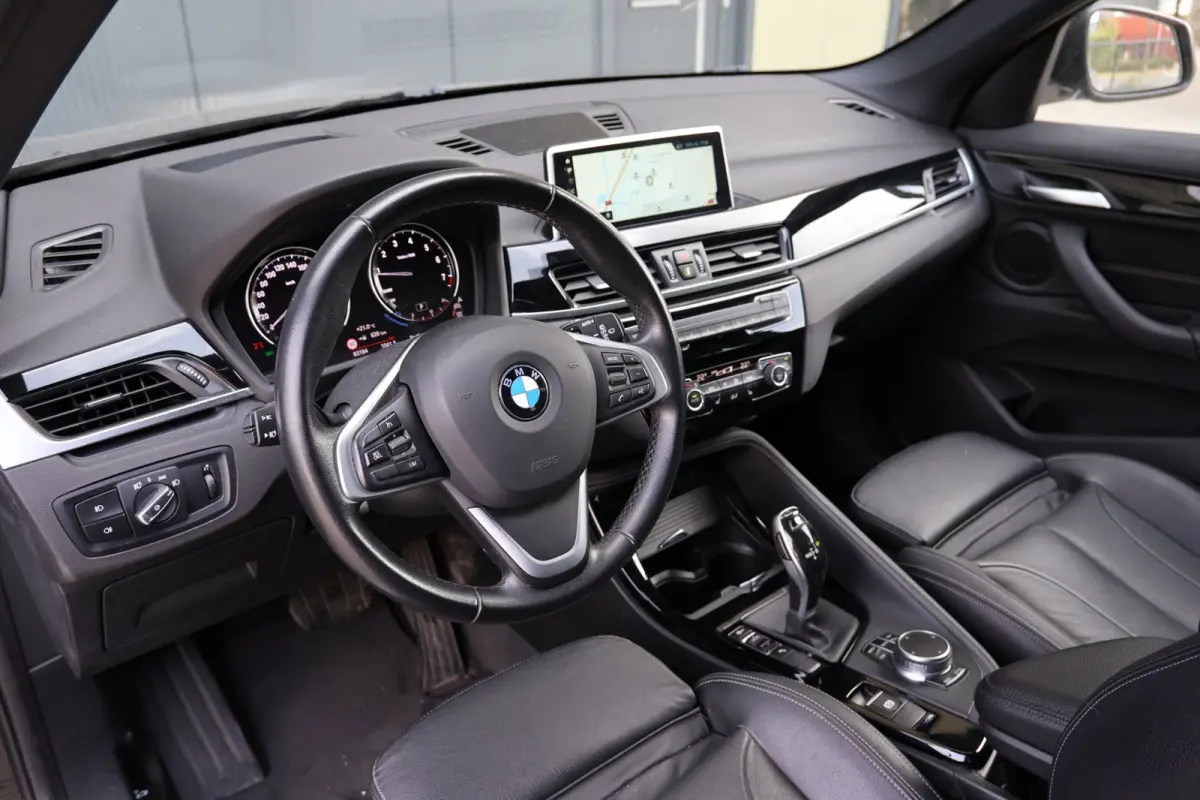 SDrive20i High Executive | head-up display | leder sport | achteruitrijcamera | led verlichting | navigatie prof. | NL auto