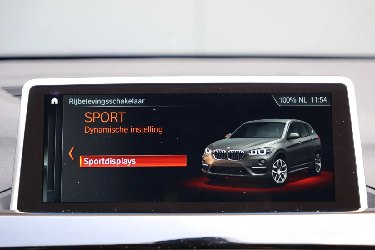 SDrive20i High Executive | head-up display | leder sport | achteruitrijcamera | led verlichting | navigatie prof. | NL auto