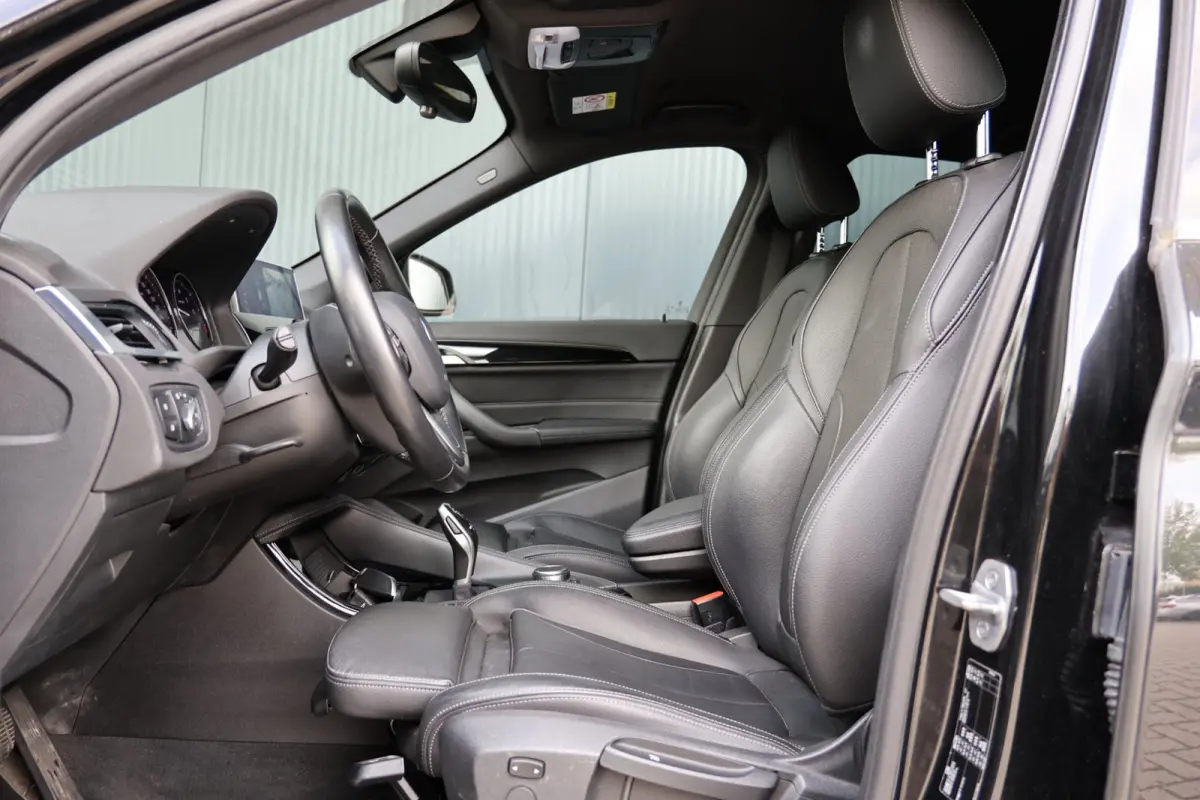 SDrive20i High Executive | head-up display | leder sport | achteruitrijcamera | led verlichting | navigatie prof. | NL auto