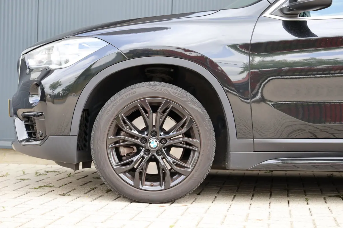 SDrive20i High Executive | head-up display | leder sport | achteruitrijcamera | led verlichting | navigatie prof. | NL auto