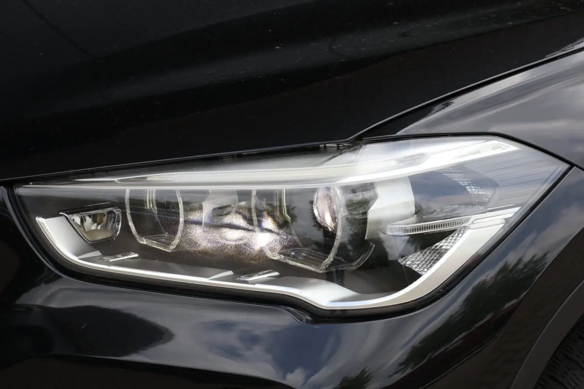 SDrive20i High Executive | head-up display | leder sport | achteruitrijcamera | led verlichting | navigatie prof. | NL auto