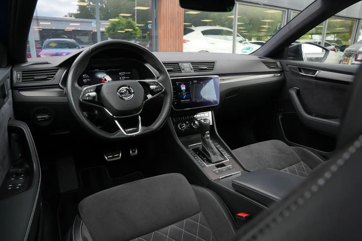 1.4 iV Sportline Panoramadak Canton 360 Camera Keyless Dab+ Side Assist Leder Alcantara Stoelverwarming
