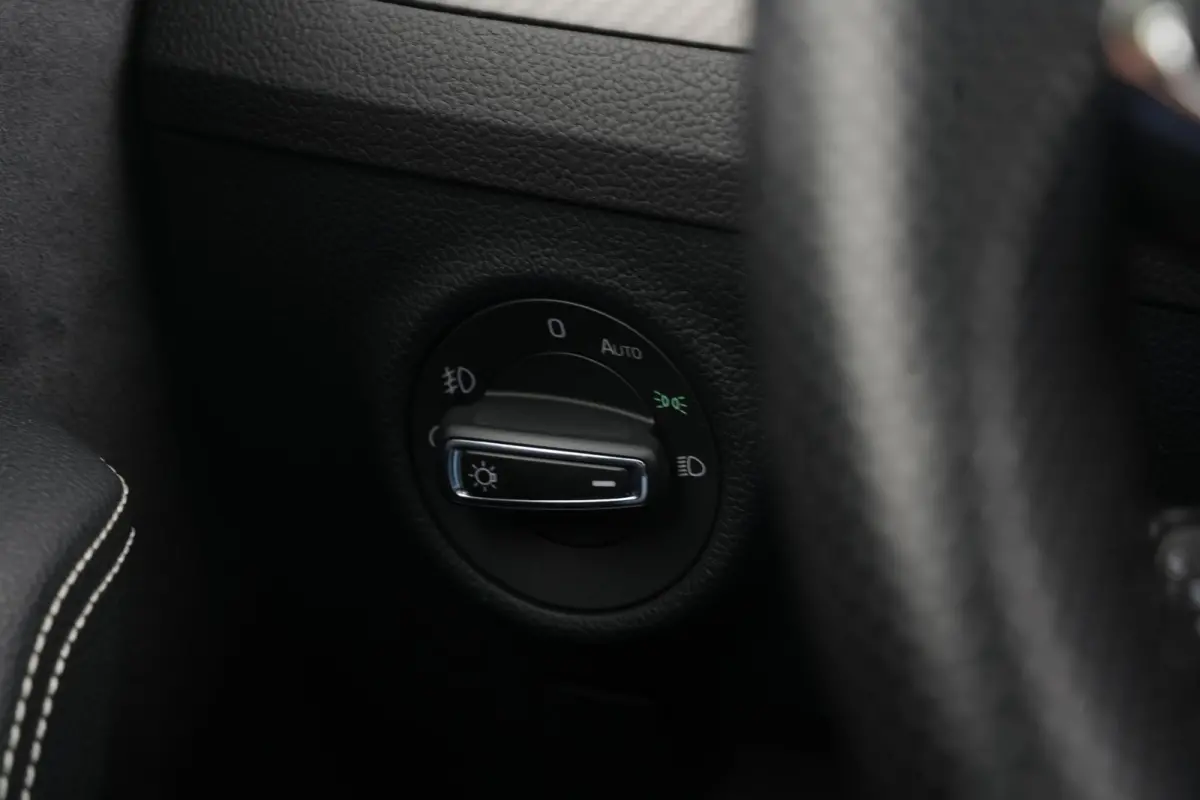 1.4 iV Sportline Panoramadak Canton 360 Camera Keyless Dab+ Side Assist Leder Alcantara Stoelverwarming