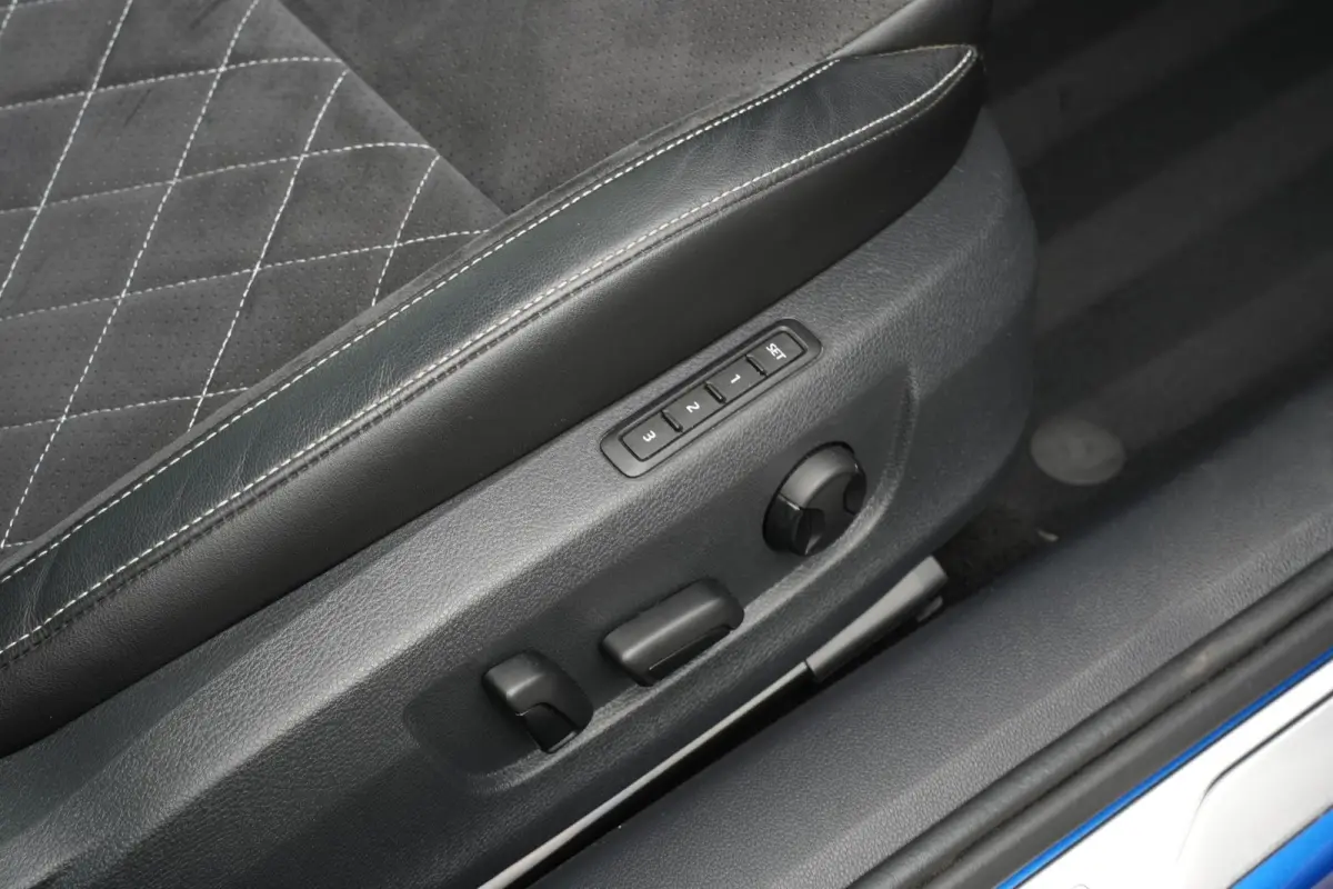 1.4 iV Sportline Panoramadak Canton 360 Camera Keyless Dab+ Side Assist Leder Alcantara Stoelverwarming