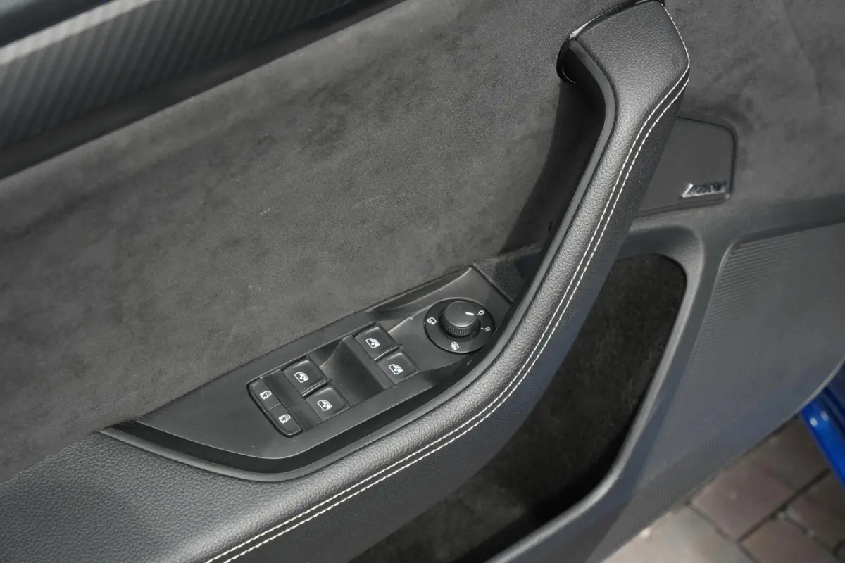 1.4 iV Sportline Panoramadak Canton 360 Camera Keyless Dab+ Side Assist Leder Alcantara Stoelverwarming